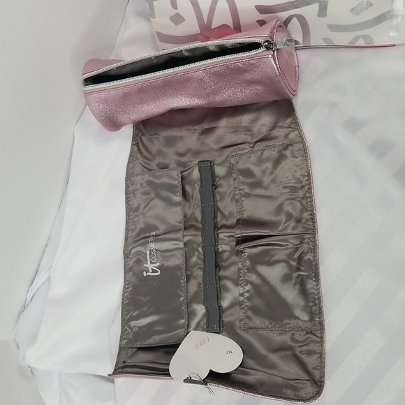 IT COSMETICS SET OF 2 - 1 BRUSH/COSMETIC CASE -1LGE COSMETIC BAG - Picture 4 of 8